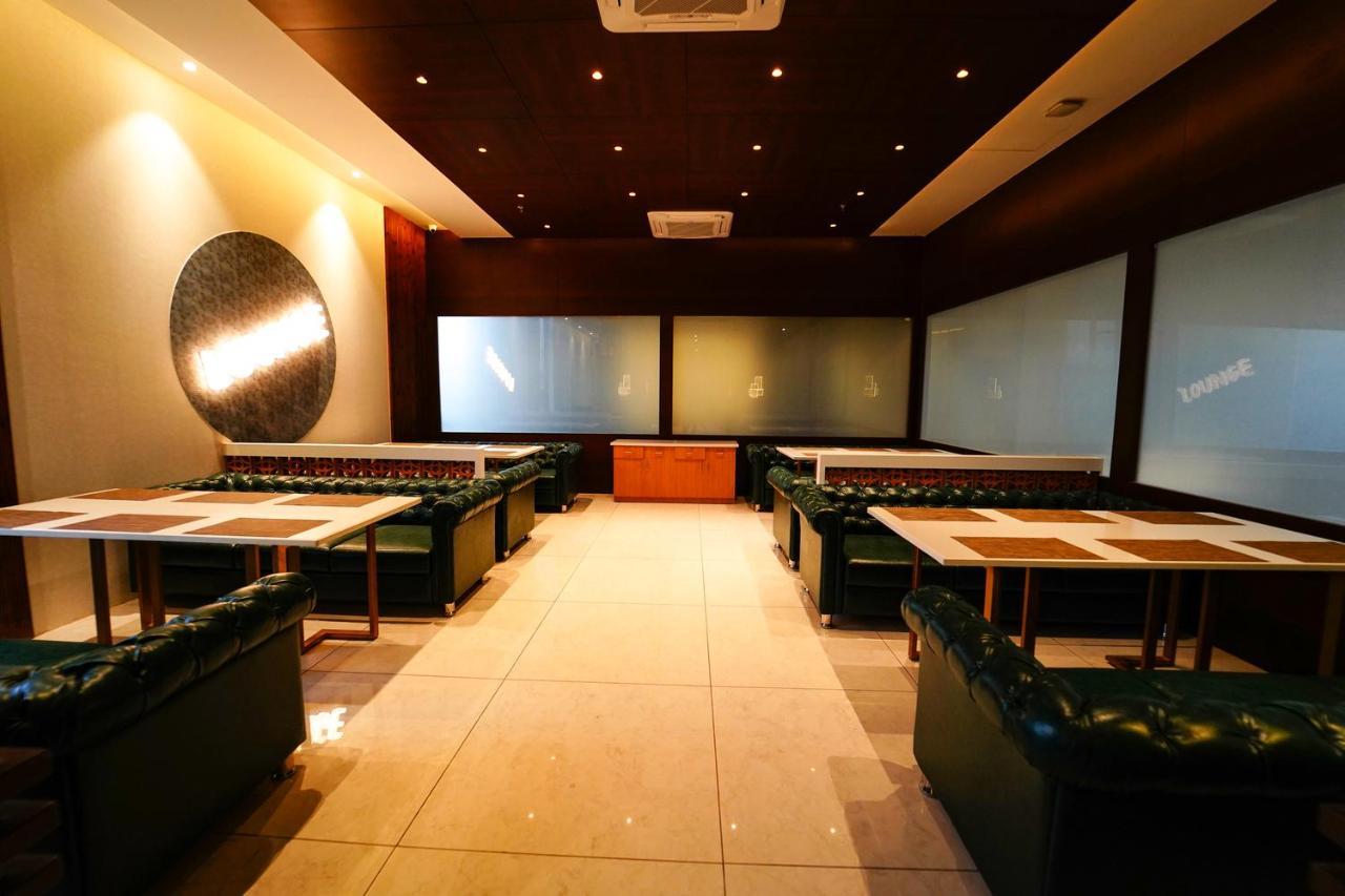 Essentia Luxury Hotel Indore Exteriör bild