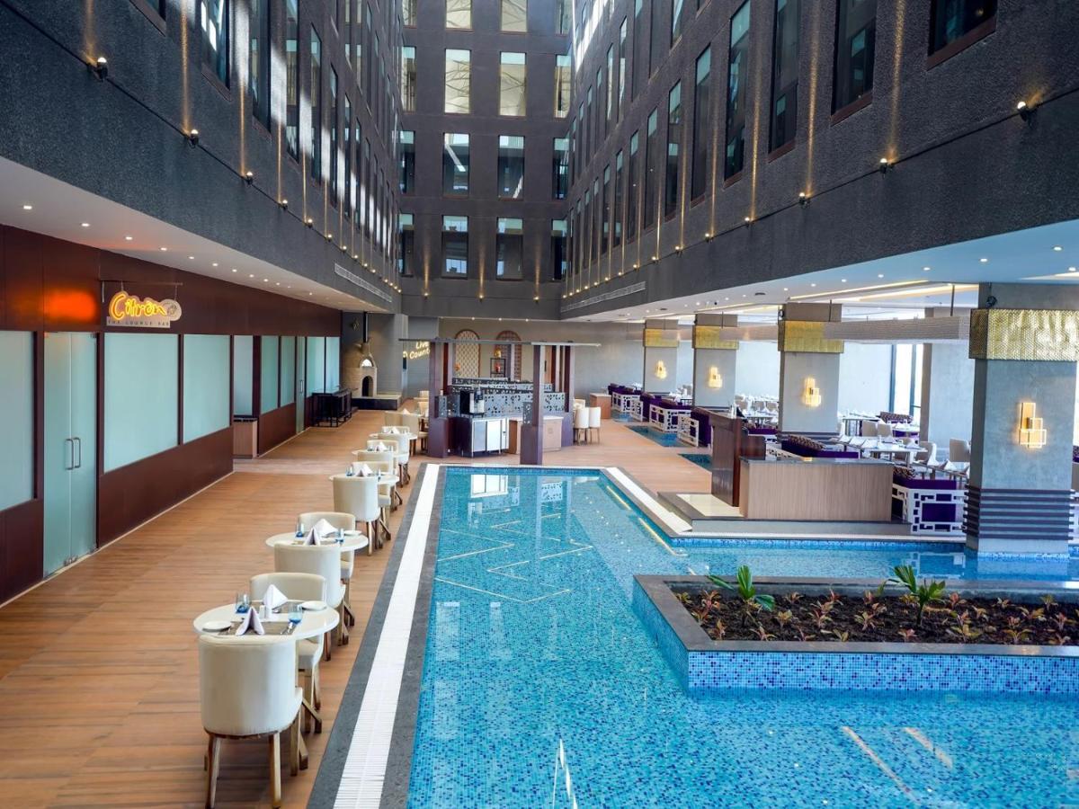 Essentia Luxury Hotel Indore Exteriör bild