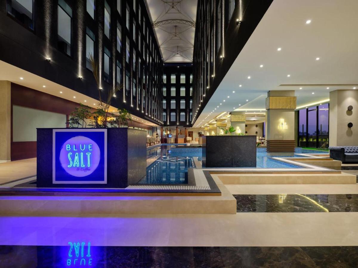 Essentia Luxury Hotel Indore Exteriör bild