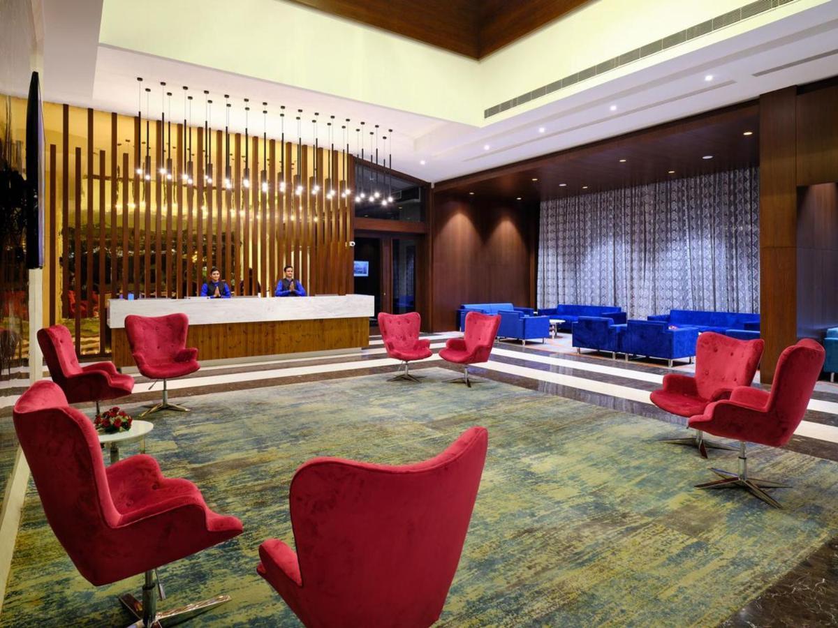 Essentia Luxury Hotel Indore Exteriör bild