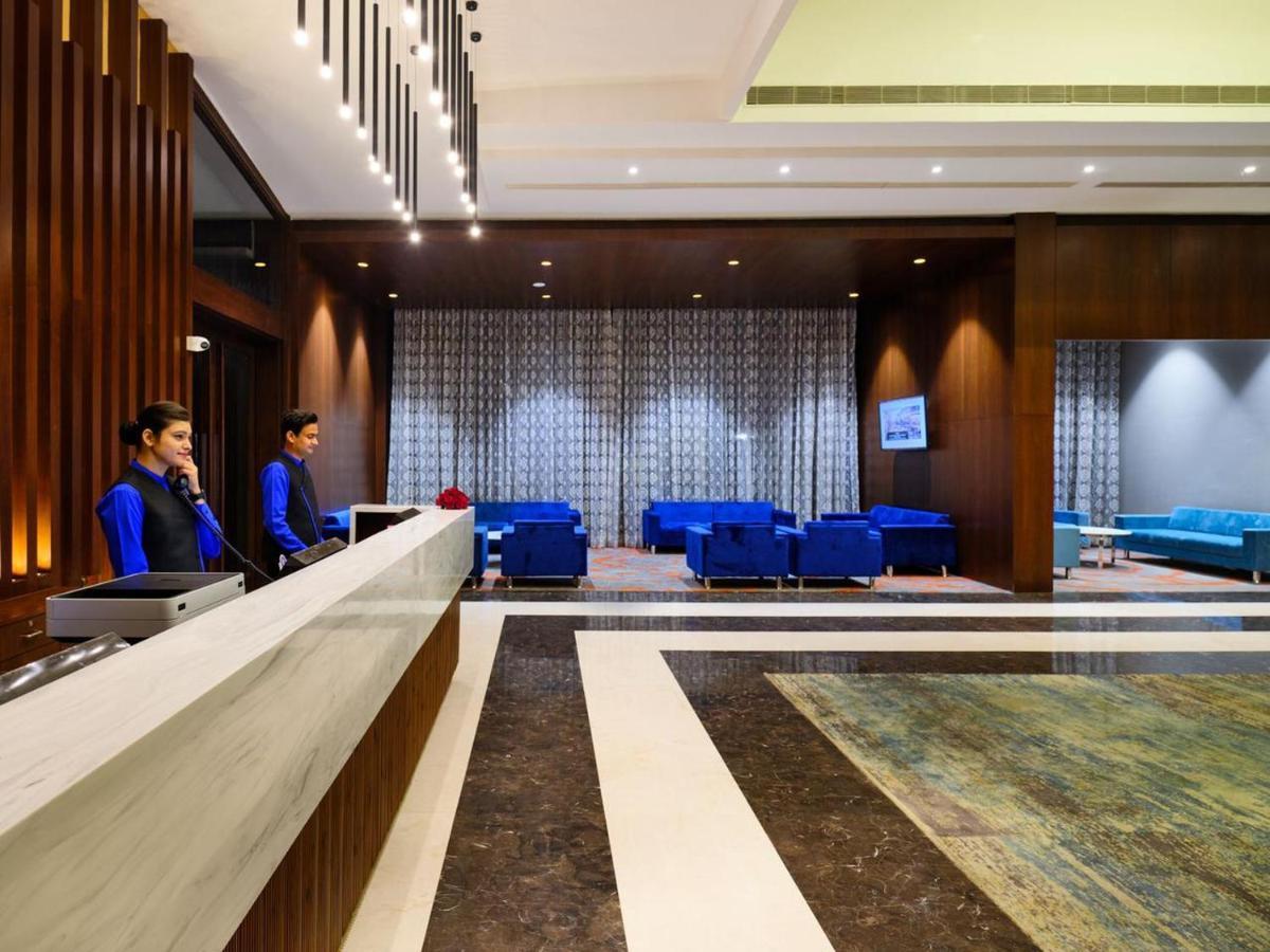 Essentia Luxury Hotel Indore Exteriör bild