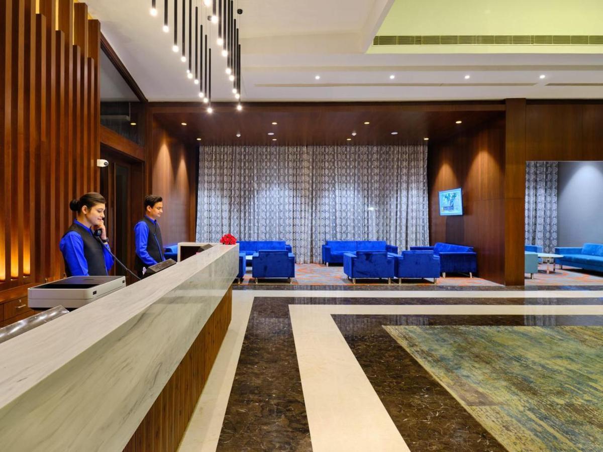 Essentia Luxury Hotel Indore Exteriör bild